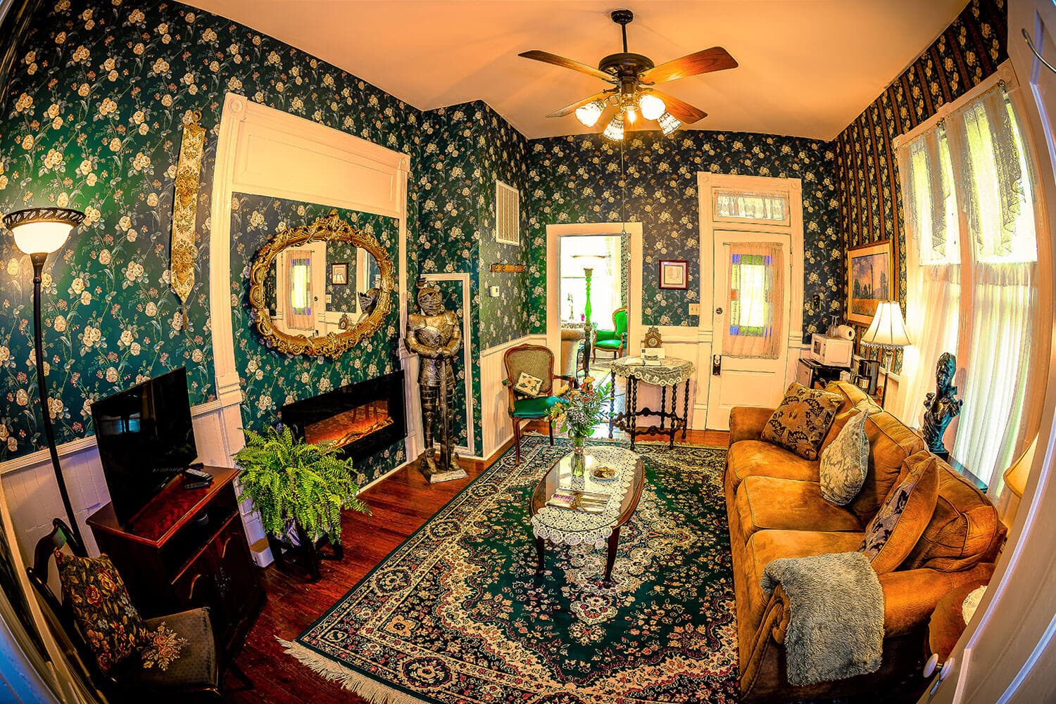 Tennyson Suite: A knight’s garden with an outdoor cliff shower